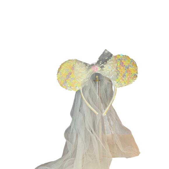 Minnie Mouse Ears Wedding Bride - Picture 2 of 3